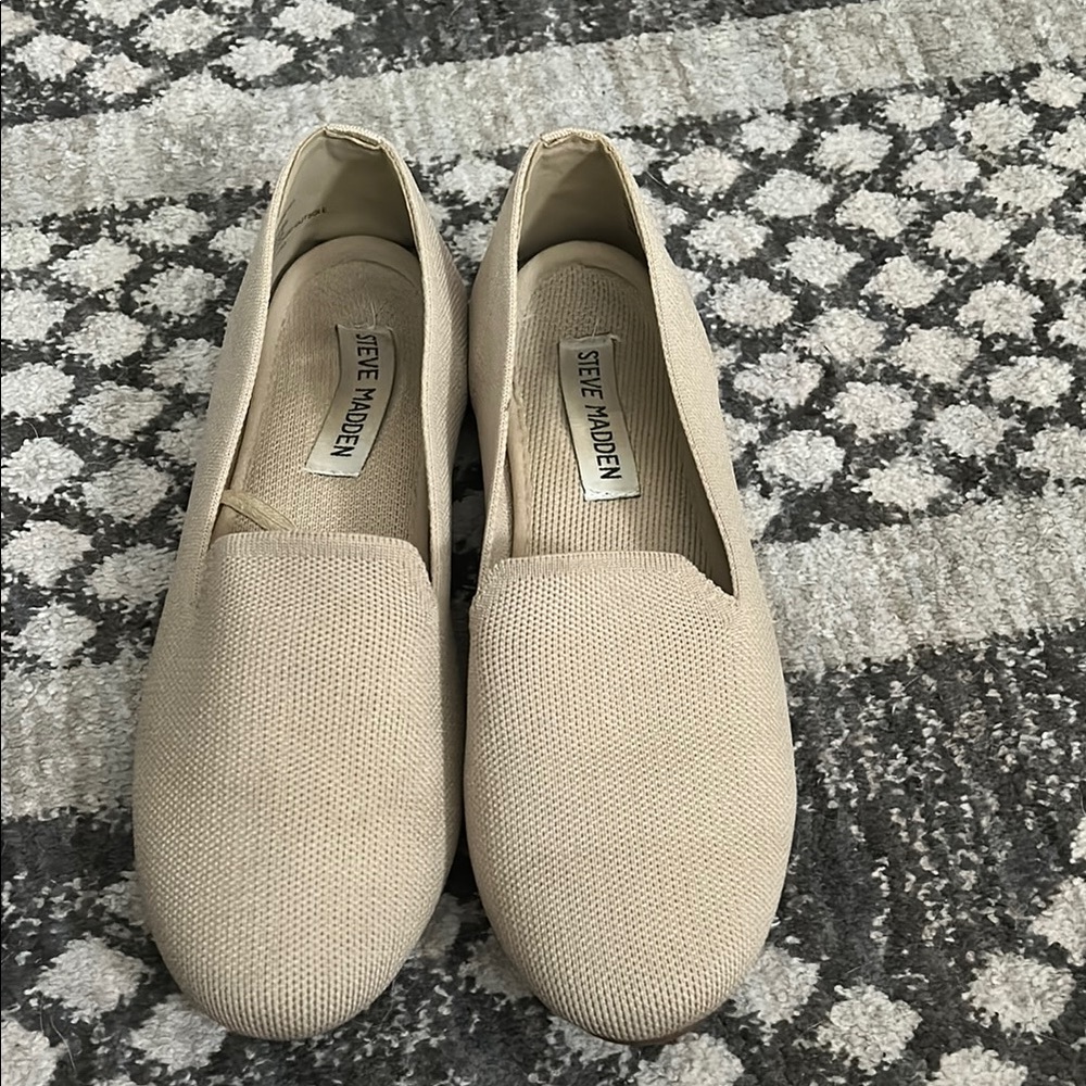 Steve Madden Cream Flats Minimalist Design